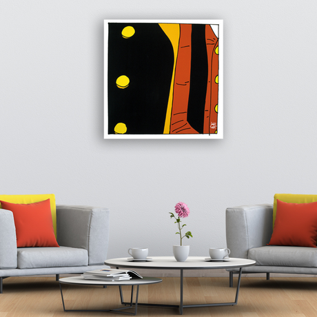 Ambientazione Arte di dettaglio con giacca nera e bottoni dorati di Corto Maltese su sfondo arancione.