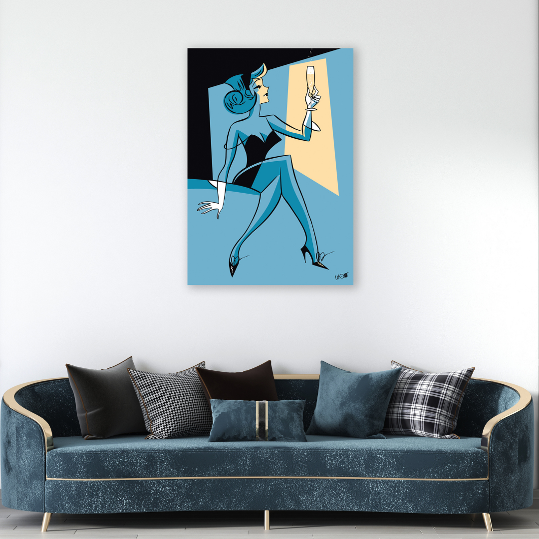 Ambientazione quadro con Una donna elegante in abito nero che regge una flûte di champagne, in "Champagne" di Antonio Lapone, un tributo allo stile e alle celebrazioni.