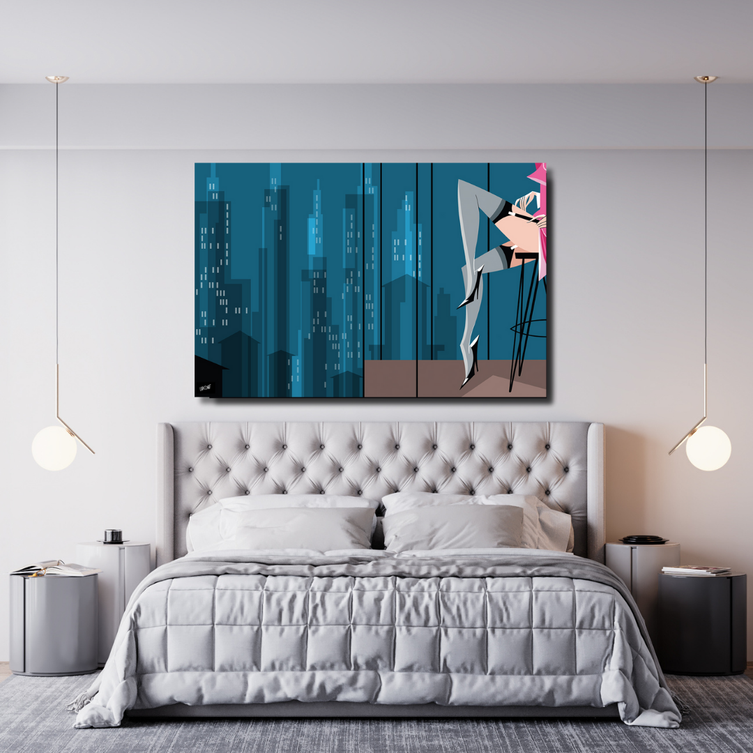 Ambientazione quadro Illustrazione stilizzata di "Up-Town Girl" con una donna elegante che domina lo skyline urbano notturno, opera di Antonio Lapone.