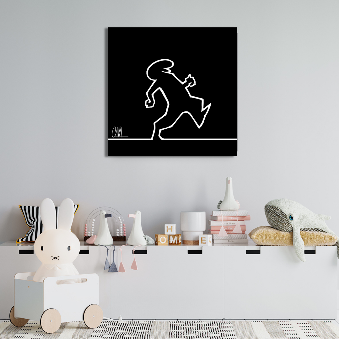 Ambientazione Illustrazione minimalista in bianco e nero di Mr. Linea camminando verso destra su sfondo nero, con firma dell'artista Osvaldo Cavandoli.