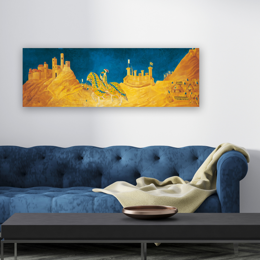 Ambientazione quadro Papericcio da Milano di Michelangelo Rossino, un'opera artistica che rielabora con ironia la scena medievale di Guidoriccio da Fogliano, mostrando pavoni colorati in un paesaggio fantastico dorato.