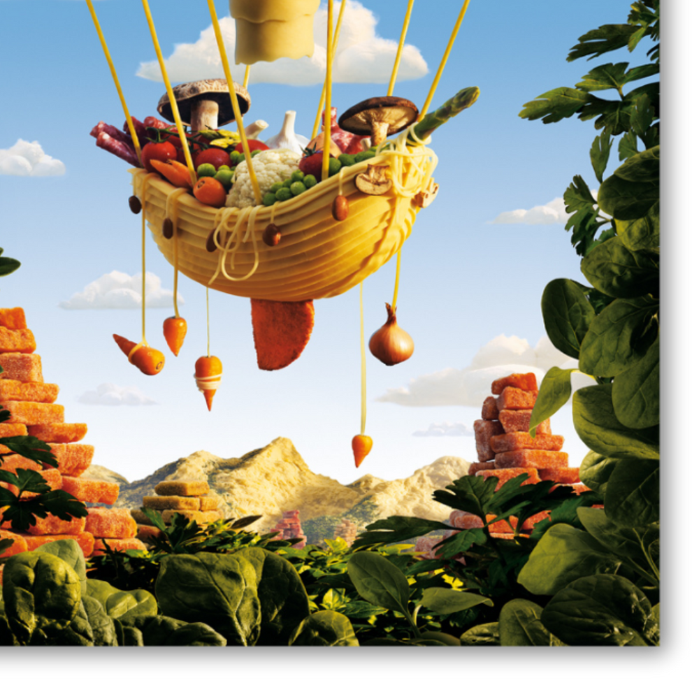 Dettaglio di 'Gondola' di Carl Warner con paesaggio immaginario