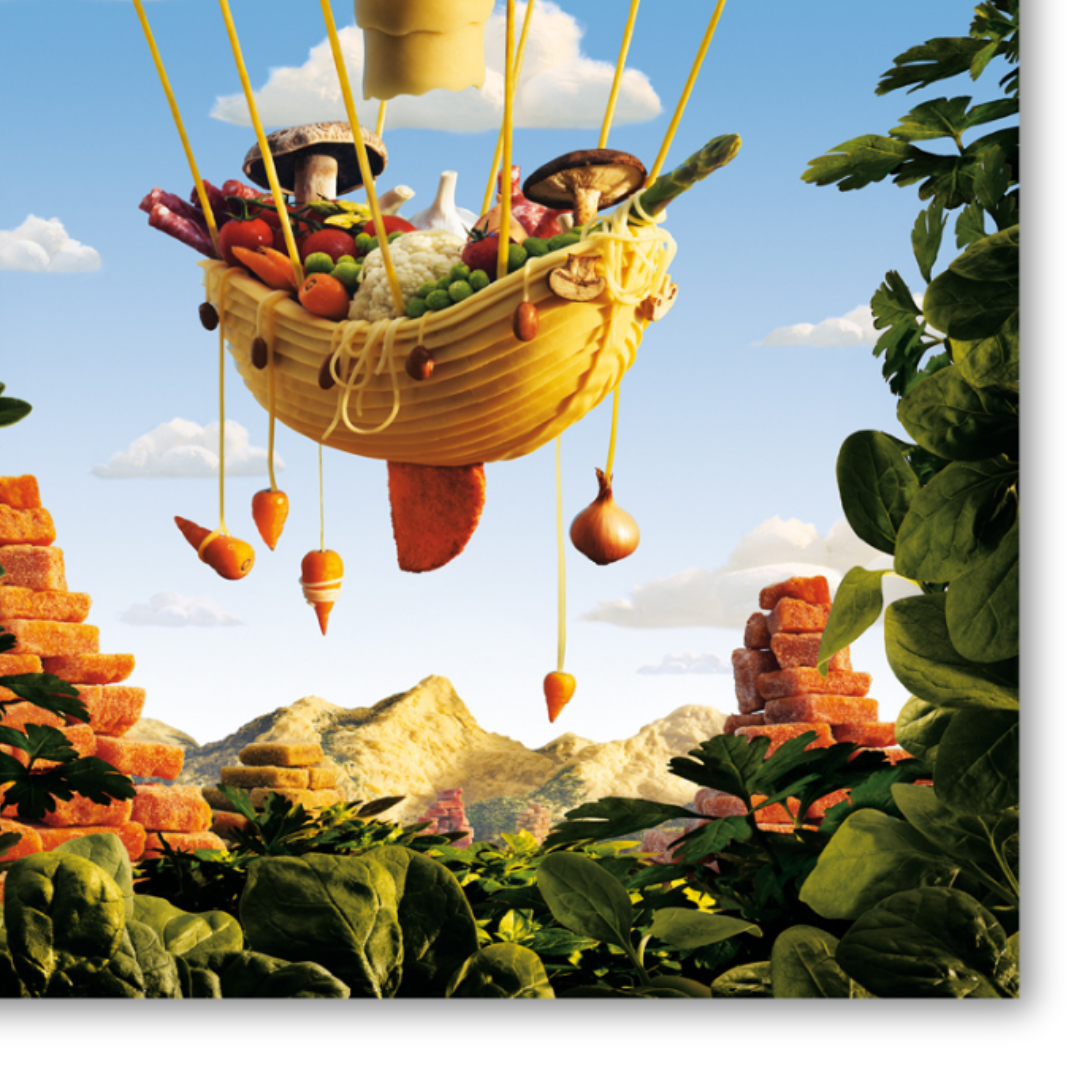 Dettaglio di 'Gondola' di Carl Warner con paesaggio immaginario