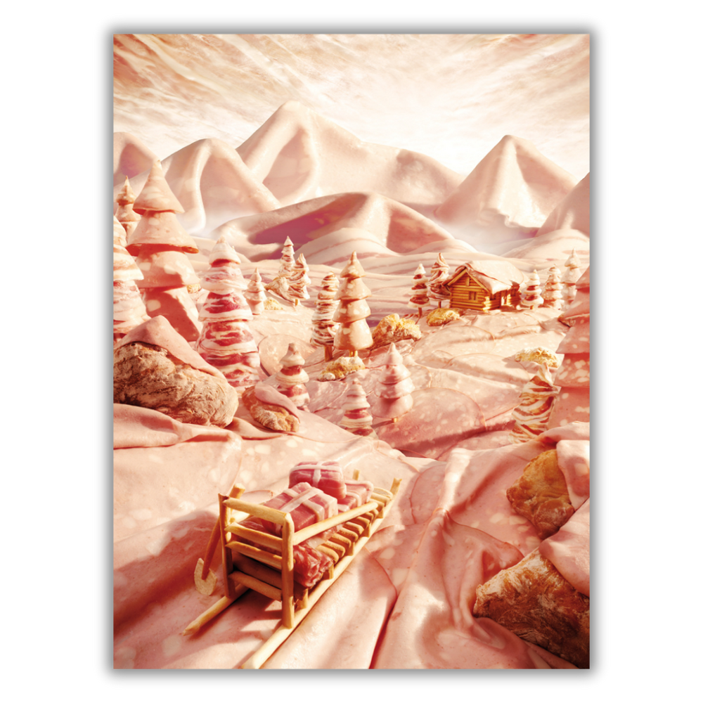 Paesaggio 'Salami Slopes' di Carl Warner con montagne e slitta