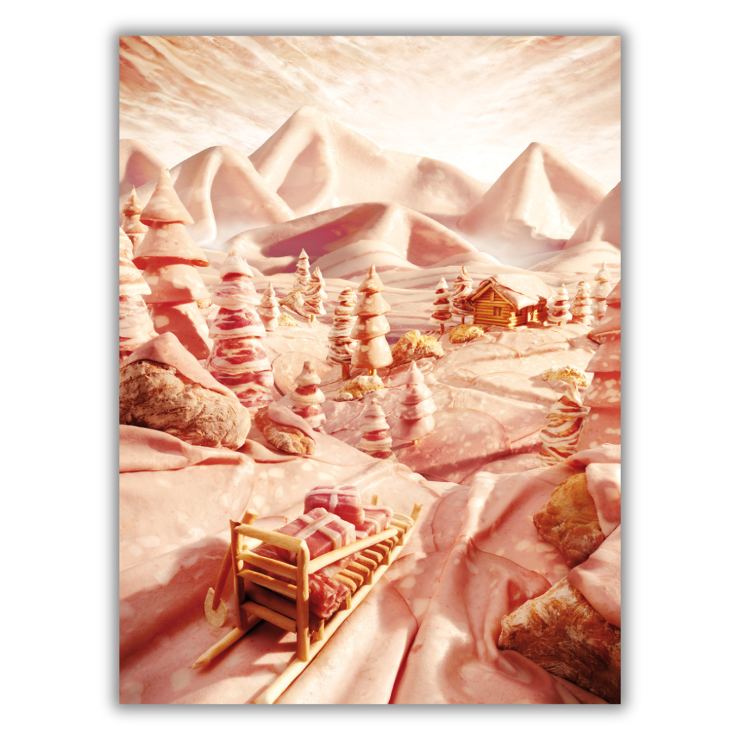 Paesaggio 'Salami Slopes' di Carl Warner con montagne e slitta