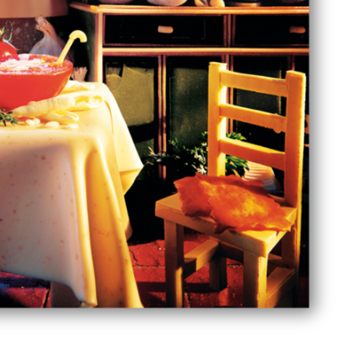 Dettaglio tavola imbandita in cucina toscana