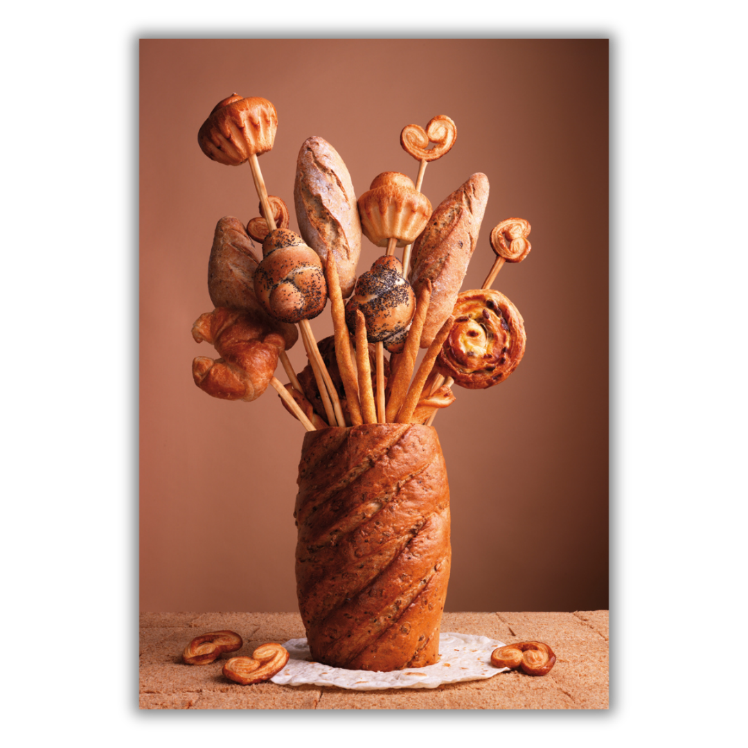 Quadro Opera d'arte 'Bread Vase Large' di Carl Warner, un vaso di pane con varie forme di pane e panini che emergono, un pezzo unico che porta l'arte in cucina 🍞🥖