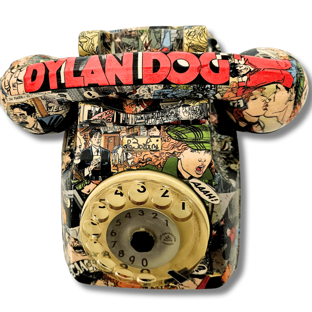 Dettaglio telefono artistico Dylan Dog con manico decorato