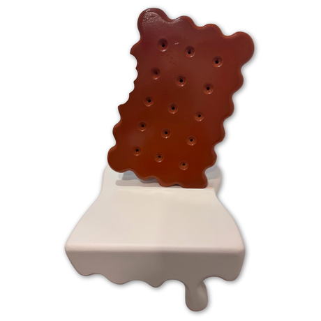 Bite Me Biscotto – Scultura Pop in Legno Morso e Sciolto