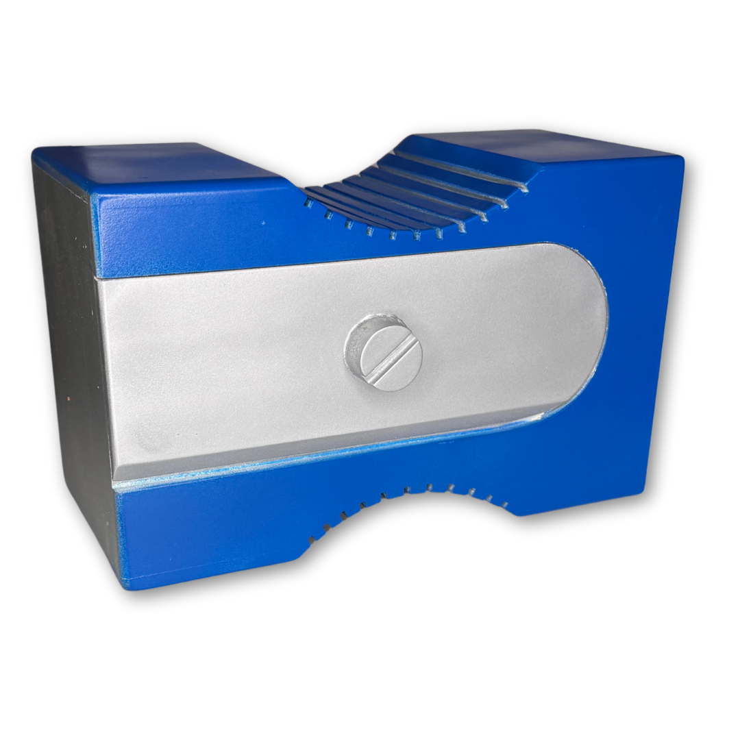 Vaso artistico in legno a forma di temperino blu gigante, design firmato GianTarlo, collezione Wowood by Mycrom Art.