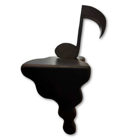 Scultura in legno nero raffigurante una nota musicale fusa, fatta a mano da Giantarlo. Pezzo d’arredo unico della collezione Wewood.