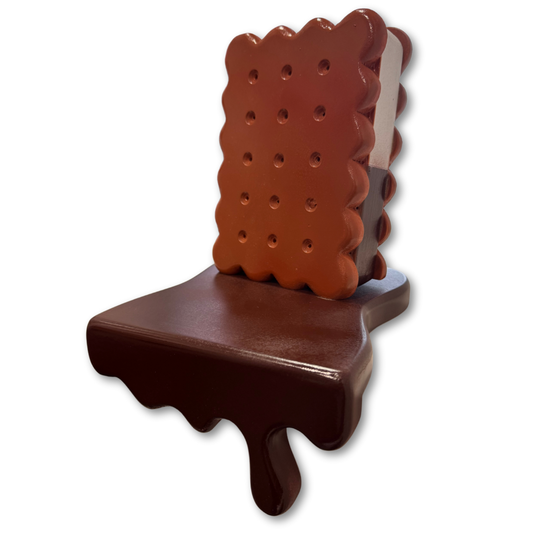 Biscotto gelato in legno effetto cioccolato sciolto, scultura handmade di design by GianTarlo, collezione Wowood, altezza 30 cm.