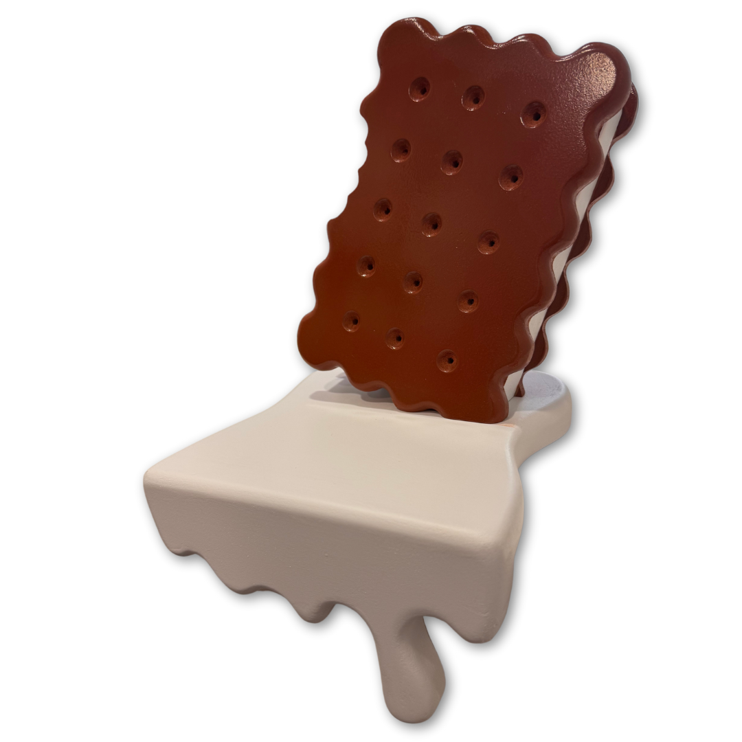 Bite Me Biscotto – Scultura Pop in Legno Morso e Sciolto