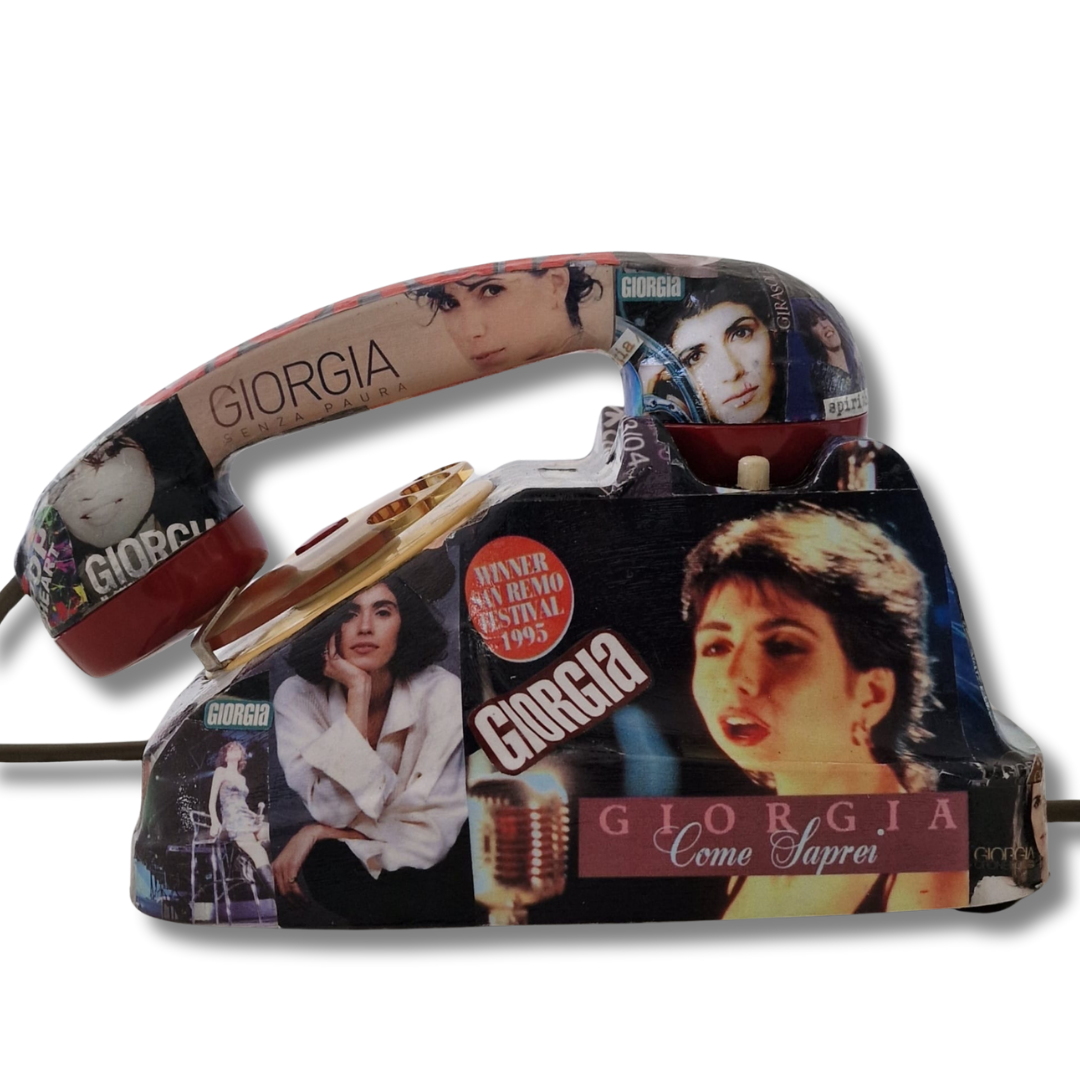 Lato destro telefono vintage Giorgia con decorazioni fotografiche