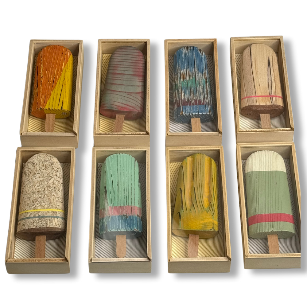 Collezione di gelati in legno colorati in scatole