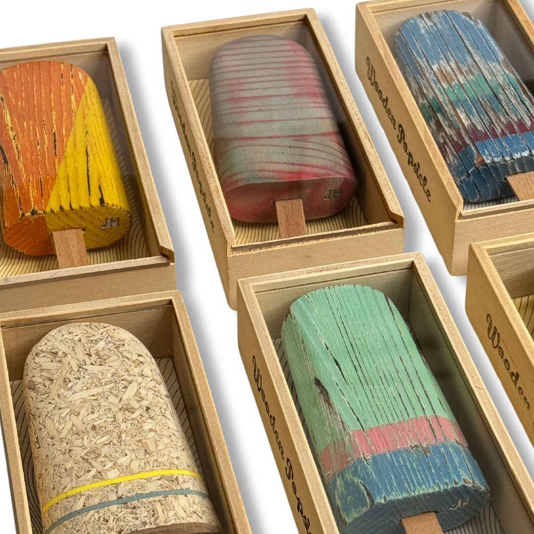 Dettaglio collezione gelati in legno colorati