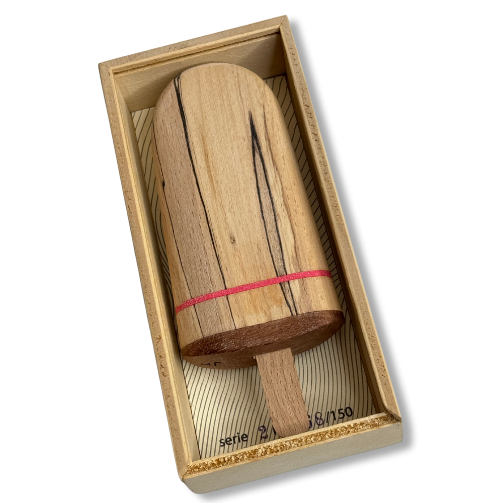 Scultura Pinguino Gelato in legno, vista dall'alto