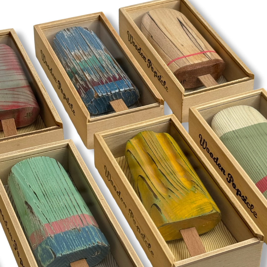 Dettaglio collezione sculture Pinguino Gelato in legno