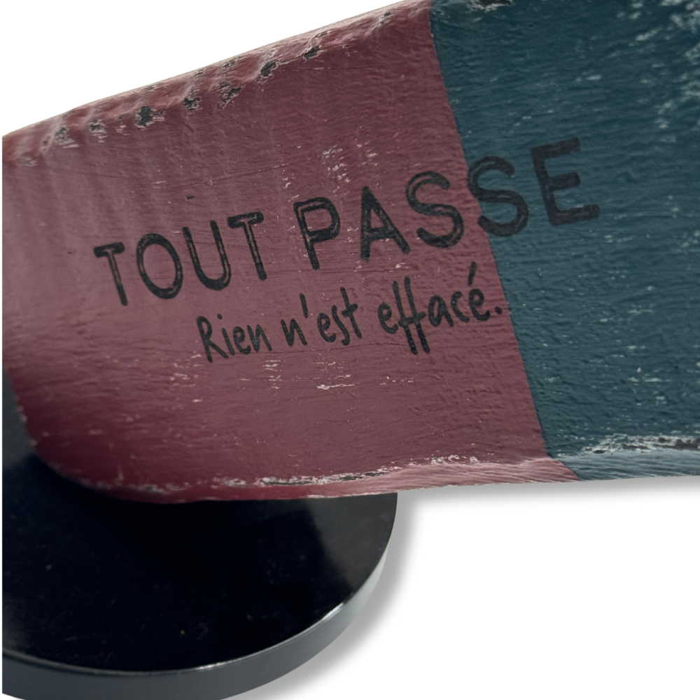 Scultura in legno e polvere di marmo "TOUT PASSE 2" di Johnny Hermann, edizione limitata e firmata. Pezzo di design artistico unico disponibile su Mycrom Art. Dall'alto