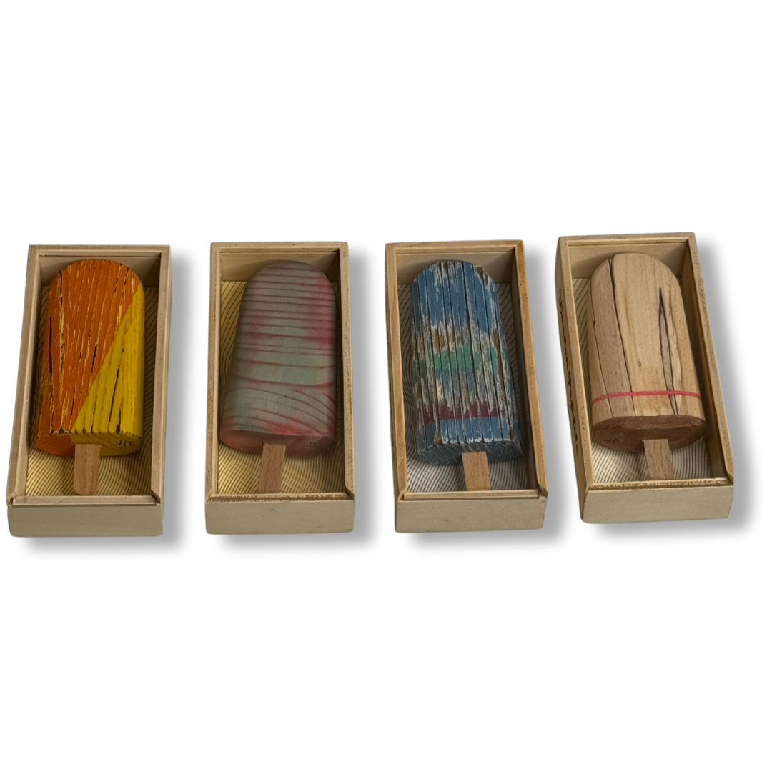 Quattro sculture Pinguino Gelato in legno in scatola