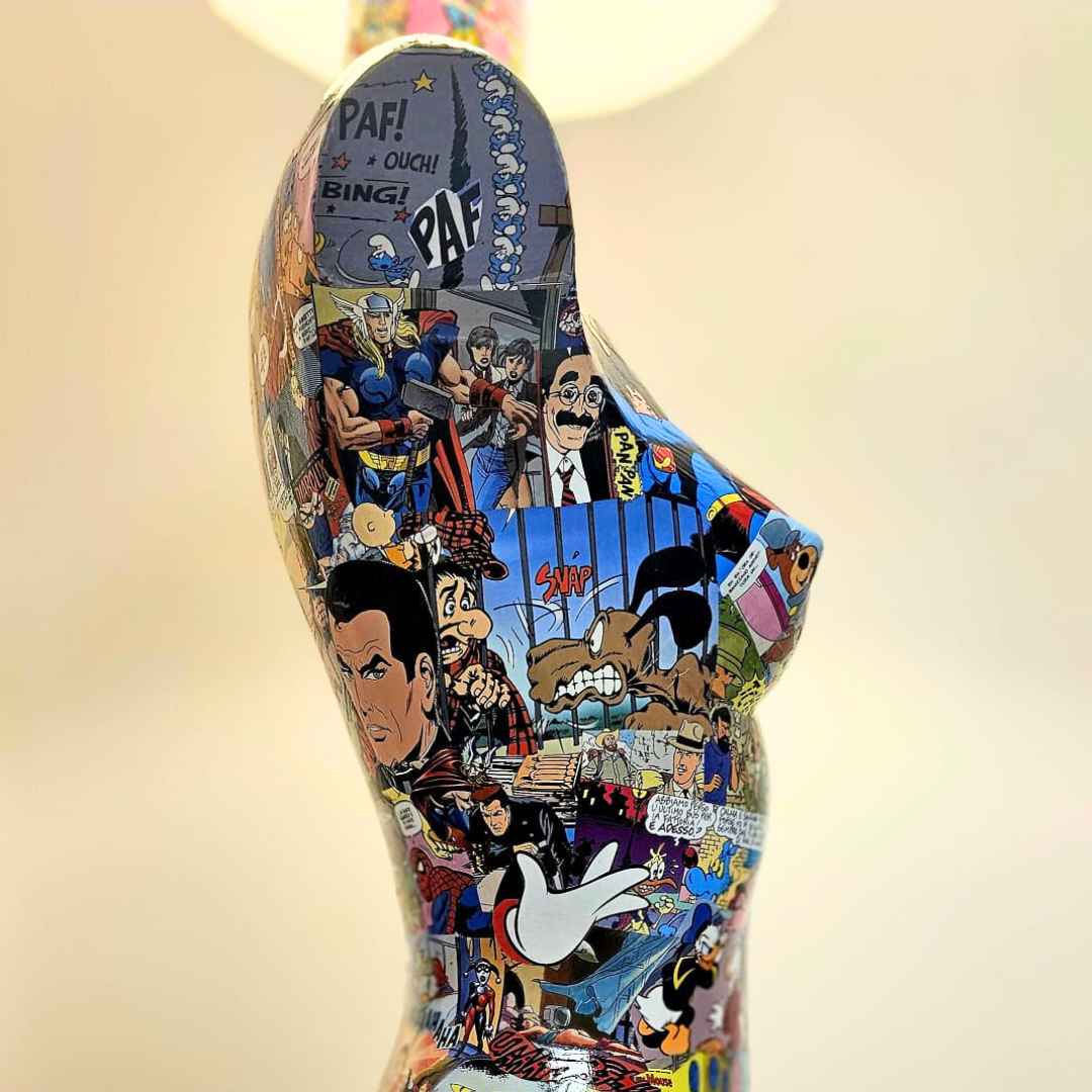 Dettaglio superiore lampada COMIXLIGHT con fumetti