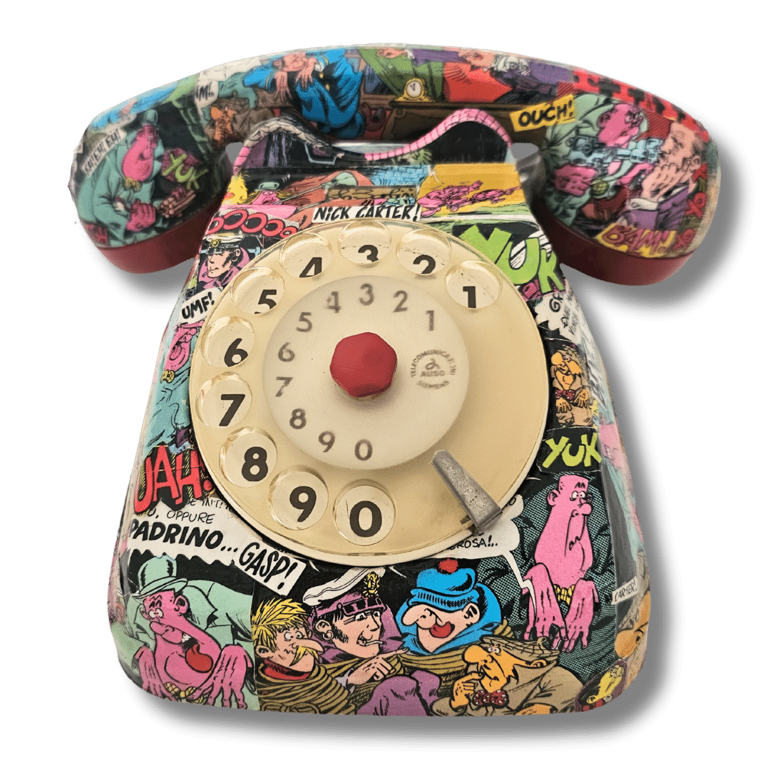 Telefono vintage decorato con fumetti di Nick Carter