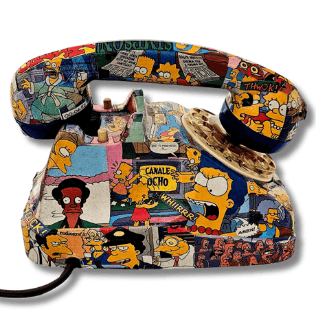 Retro telefono Simpson decorato con scene di fumetti