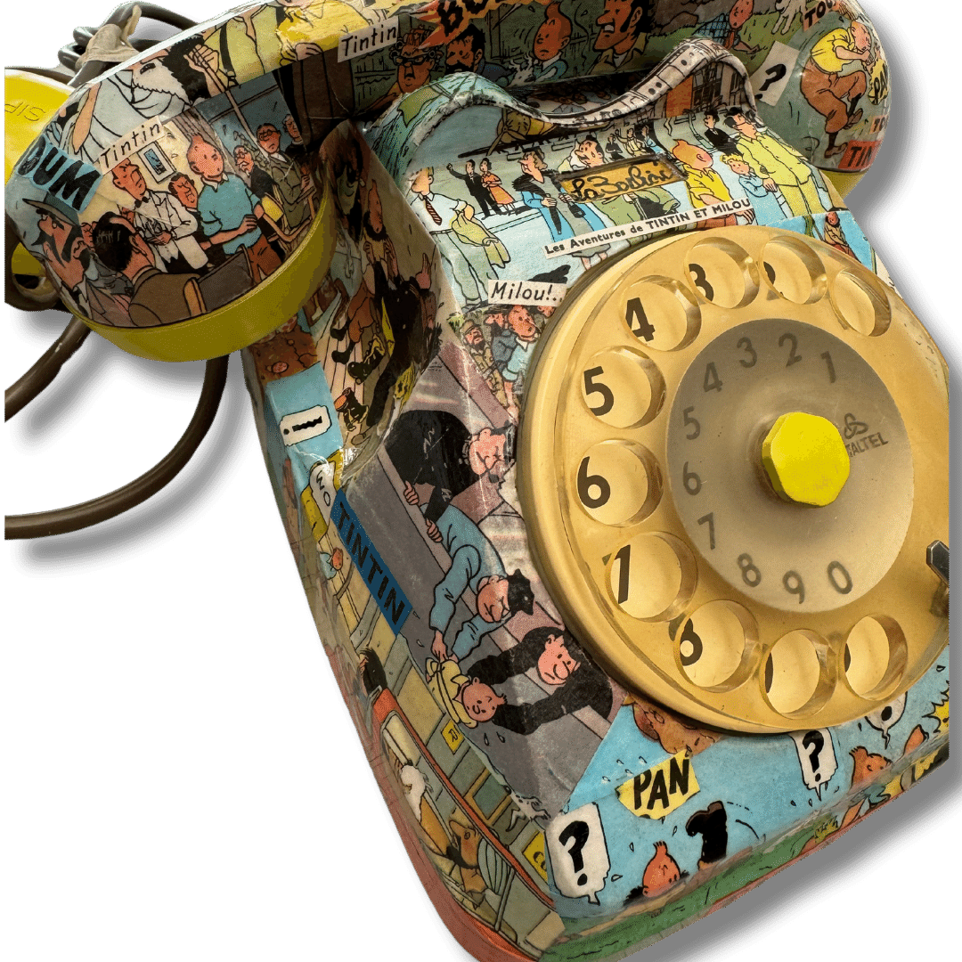 Telefono retrò con disegni di fumetti di Tintin