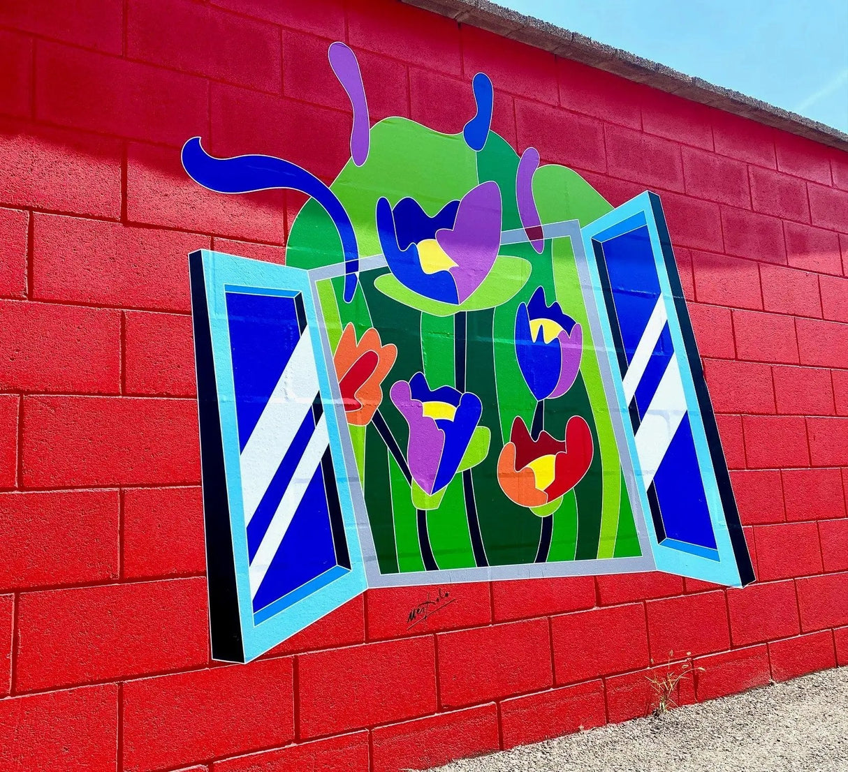 Murale floreale su muro rosso