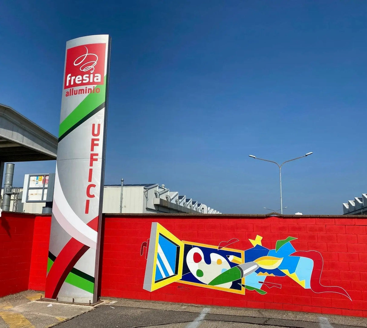 Ingresso uffici Fresia alluminio con murale