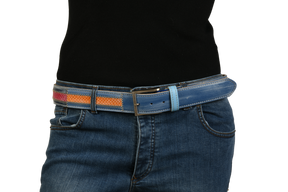 Cintura artigianale blu su jeans, stile marino