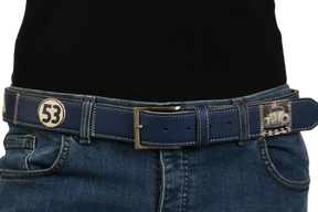 Cintura blu con design automobilistico e numero 53