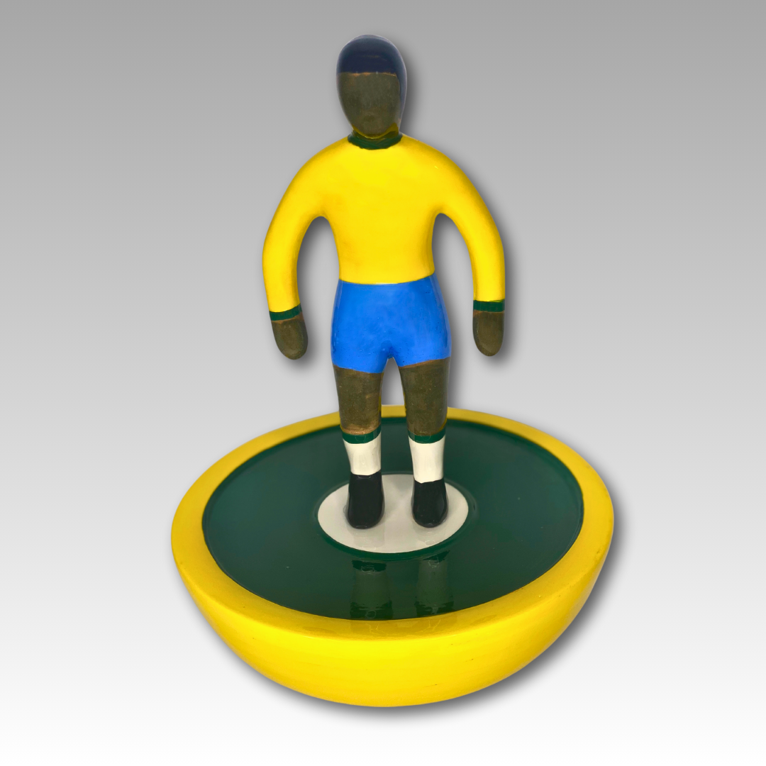 Statuina Subbuteo in ceramica fatta a mano della squadra nazionale di calcio del Brasile, alta 30 cm.