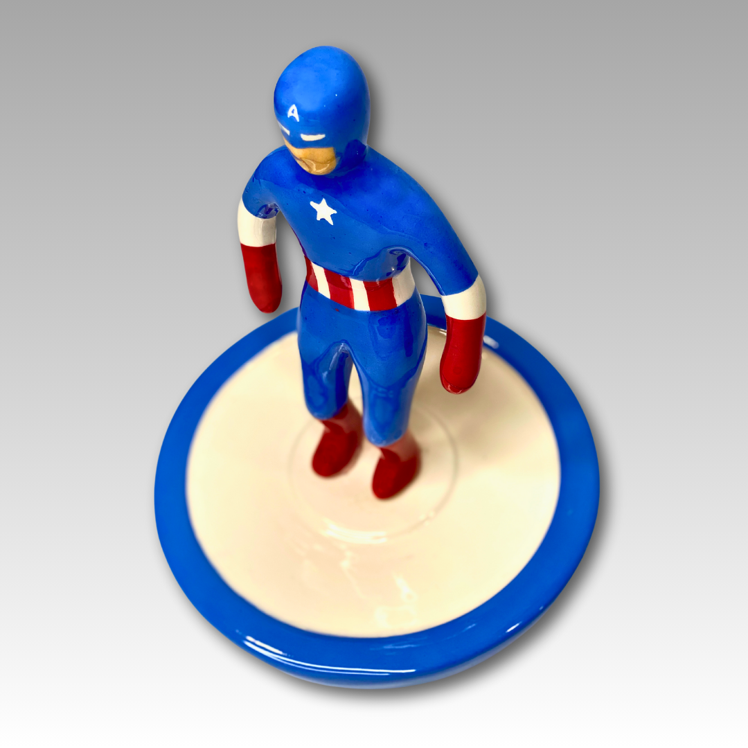 Statuette de super-héros et célèbres personnages Subbuteo en céramique - Fabrication manuelle 30 cm