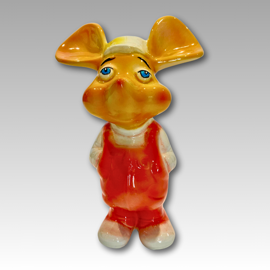 Statuina in ceramica di Topo Gigio con salopette rossa, rappresentante la celebre icona televisiva per eccellenza.