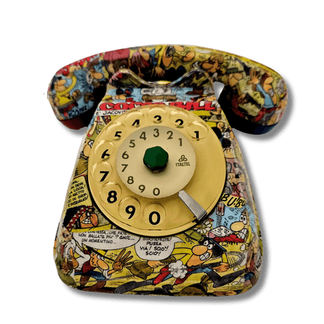 Telefono vintage a disco dipinto a mano a tema Cocco Bill con scene di fumetti.