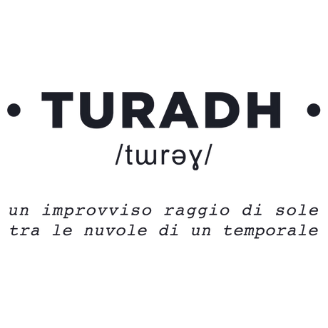 Sticker artistico 'Turadh' che rappresenta un raggio di sole che filtra tra le nuvole - decorazione murale che porta luce e serenità.