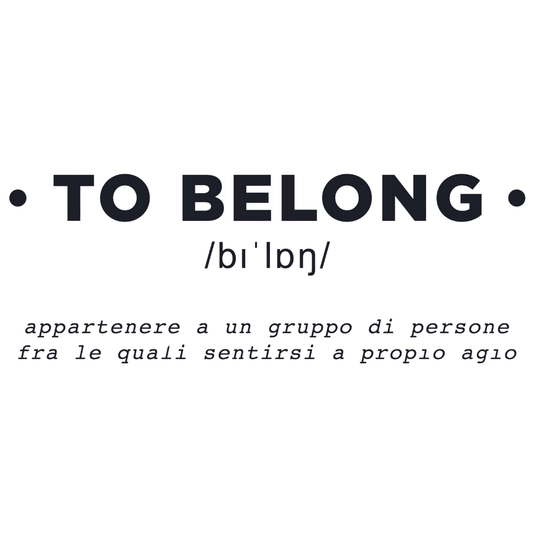 Sticker 'TO BELONG' in serigrafia su carta Fabriano, espressione artistica del comfort e appartenenza per interni accoglienti.