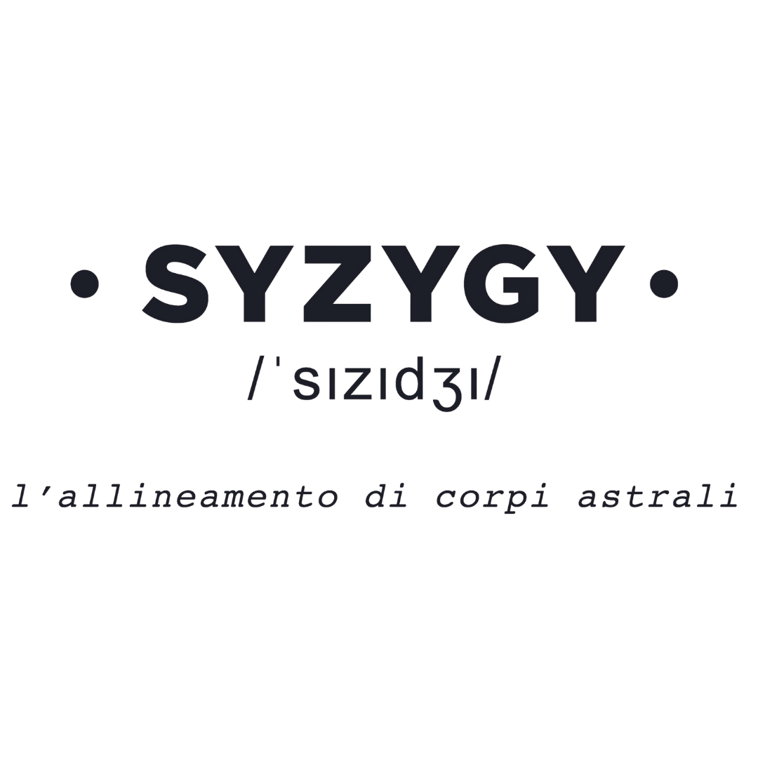 Adesivo murale 'SYZYGY' in elegante tipografia con traduzione italiana, ideale per decorazione di interni ed appassionati di astronomia.