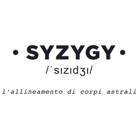 Adesivo murale 'SYZYGY' in elegante tipografia con traduzione italiana, ideale per decorazione di interni ed appassionati di astronomia.