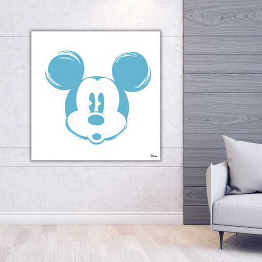 Ambientazione Quadro Opera d'arte 'Old Light Blue Mickey Mouse' in edizione limitata, con un ritratto stilizzato di Mickey Mouse in tonalità di azzurro chiaro, rappresentativo del patrimonio Disney, disponibile su Mycrom.art.