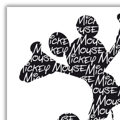 Dettaglio quadro opera d'arte Stilizzata  'PoP Art Black and White Mickey Mouse', dove il classico Mickey Mouse si trasforma in un simbolo di design contemporaneo, attaccato alla parete di un salotto