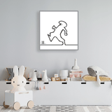 Ambientazione 'MrLINEA walking left', la rappresentazione artistica del movimento e del minimalismo firmata Cavandoli, per un tocco di classe.
