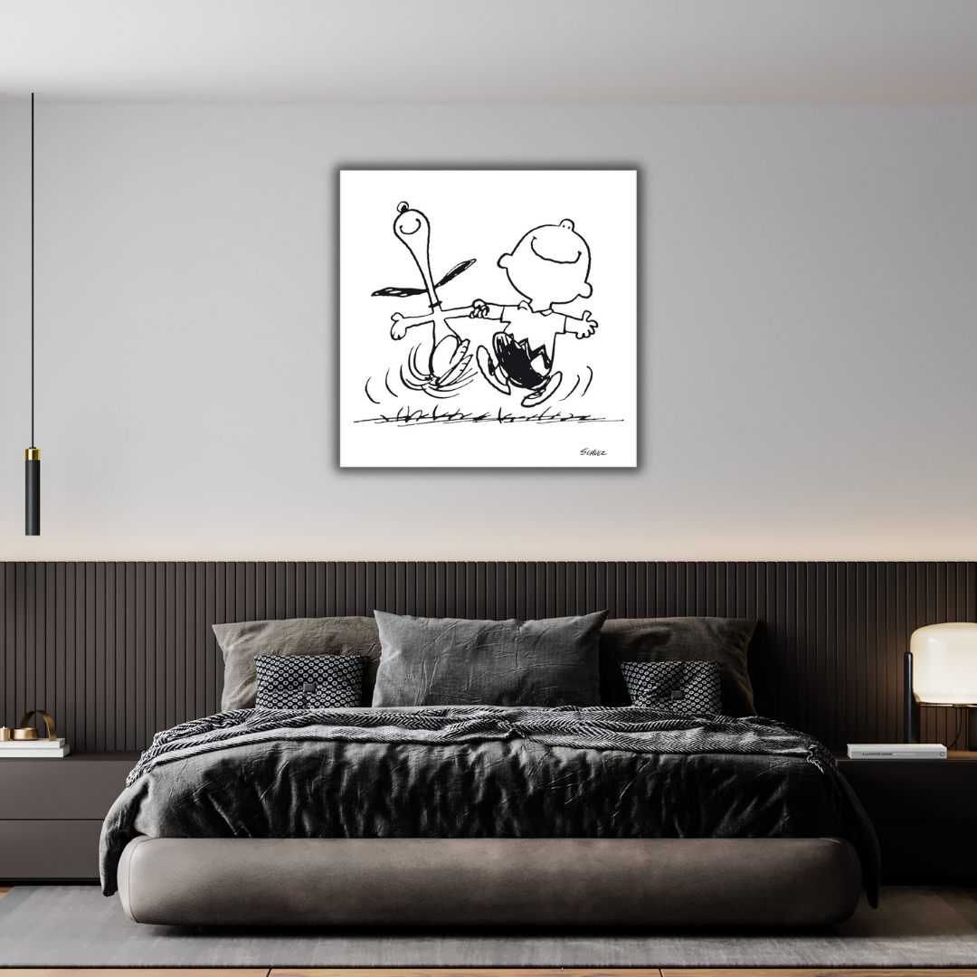 SNOOPY, Happy friends! con Snoopy e un amico che danzano felici, in uno stile grafico in bianco e nero.