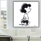 Ambientazione dell'Illustrazione di "Peanuts Family: Lucy Van Pelt" che mostra Lucy in bianco e nero, con una postura sicura e uno sguardo deciso.