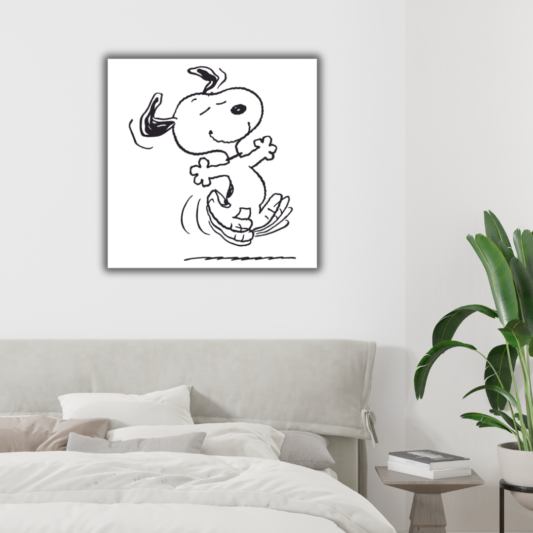Ambientazione di Snoopy, Be Happy mostra Snoopy in un momento di pura felicità, danzando con le braccia aperte e un sorriso radioso.