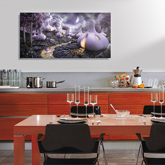 Opera d'arte 'Garlicshire' di Carl Warner, dove l'aglio si trasforma in alberi in una scena notturna incantata su tela 120x60, ideale per decorare la cucina o su di una parete di un Lounge
