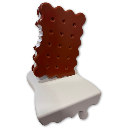 Bite Me Biscotto – Scultura Pop in Legno Morso e Sciolto