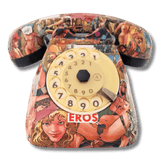 Telefono vintage decorato con illustrazioni erotiche di Milo Manara.