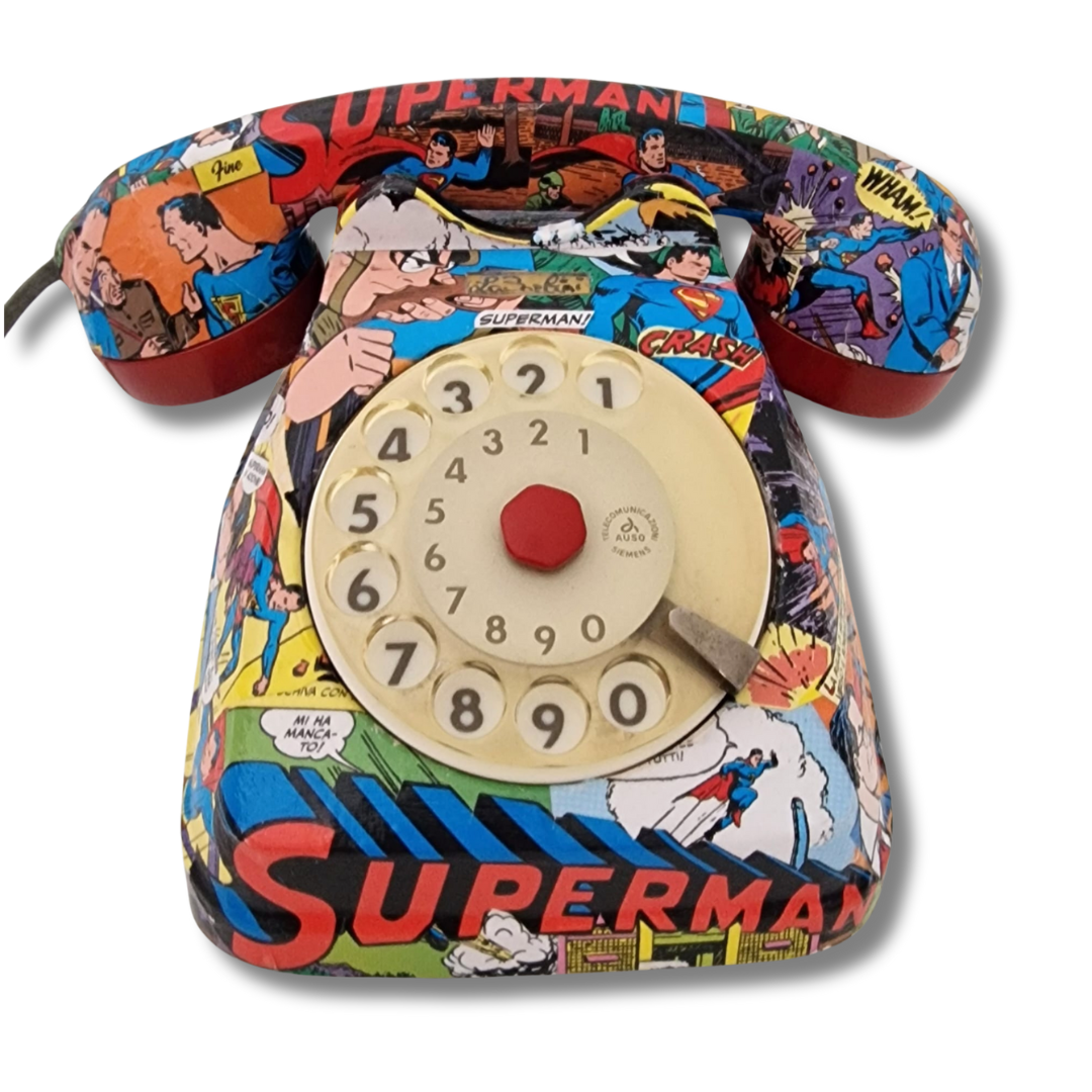 Telefono artistico fatto a mano con immagini di Superman